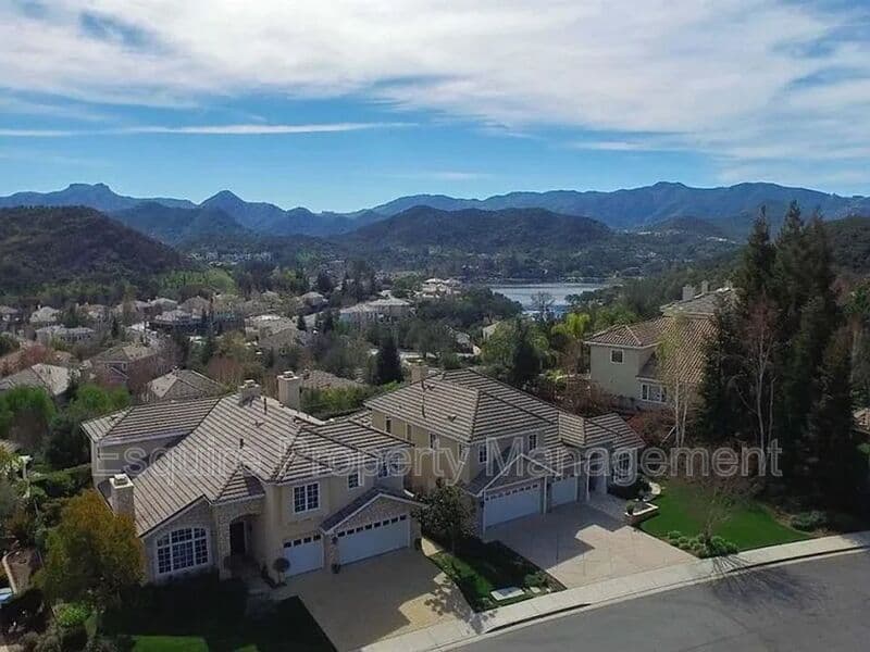 LAKE SHERWOOD House: 1674 BUSHGROVE CT