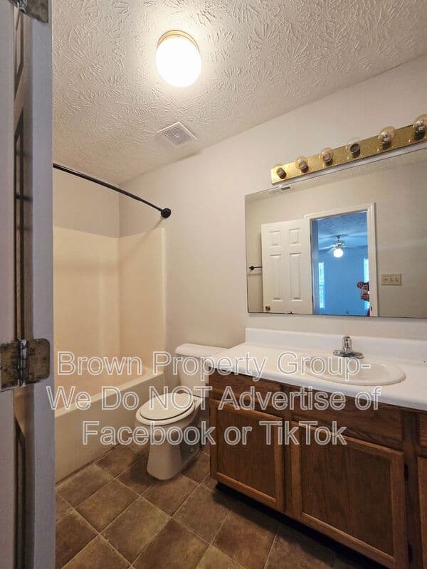Raeford House: 202 Cobblestone Ct