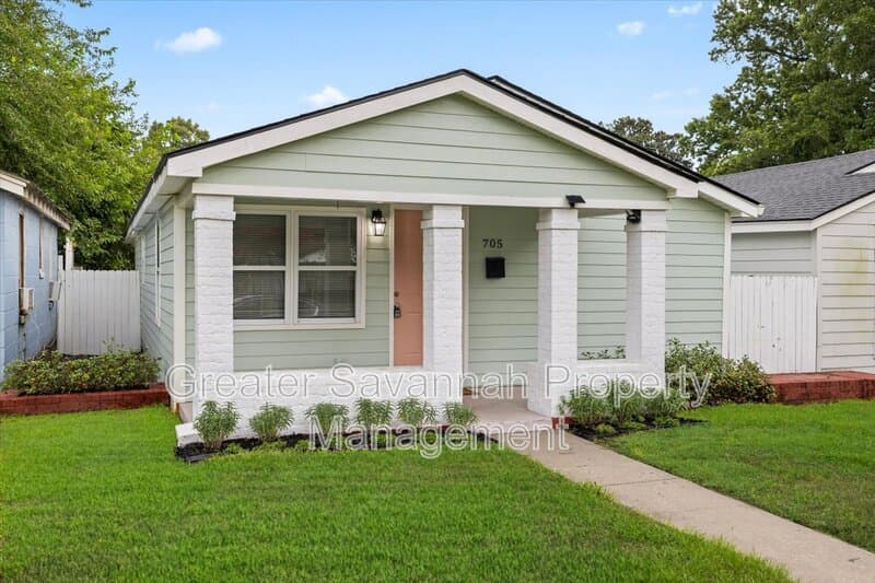 Savannah House: 705 West 47th Street