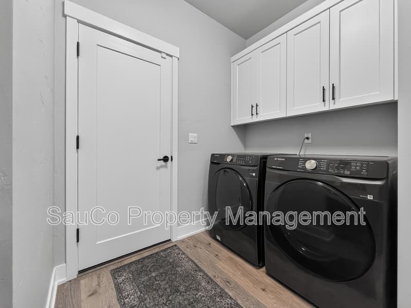 Hillsboro House: 8063 Southeast Reddington Street