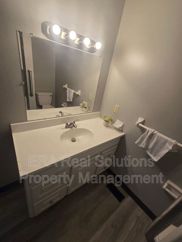 Columbus Condo: 2357 D S. WoodBrook Cr