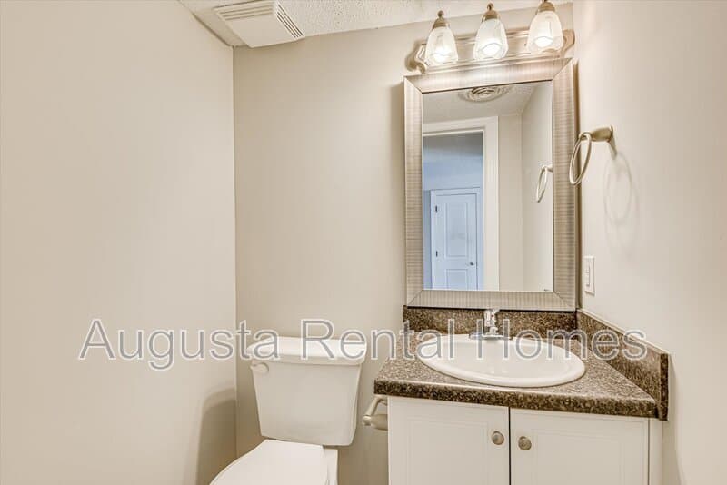 Augusta Townhome: 2905 Arrowhead Drive - E10