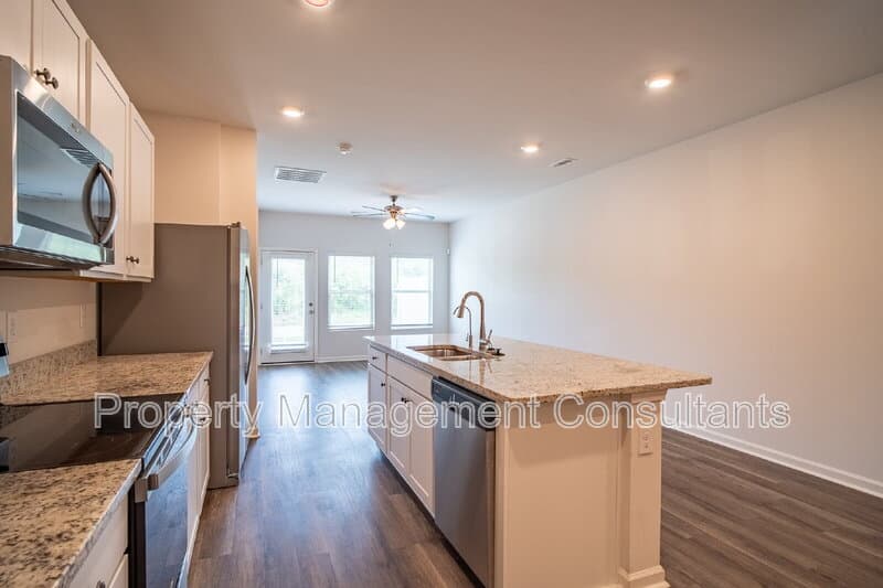 Madison House: 217 Bay Pine Dr
