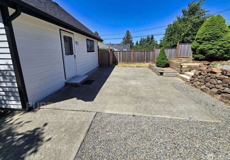 Tacoma House: 5345 S Trafton