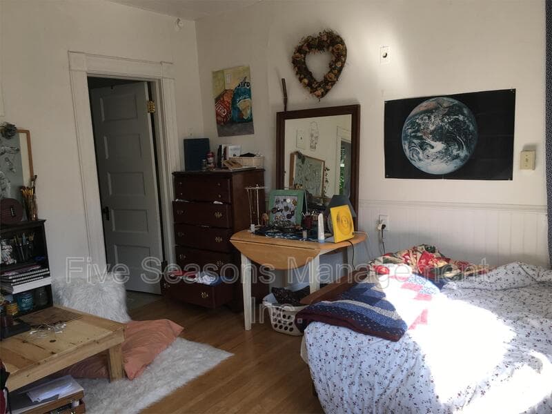 Burlington Condo: 134 Buell st - 2