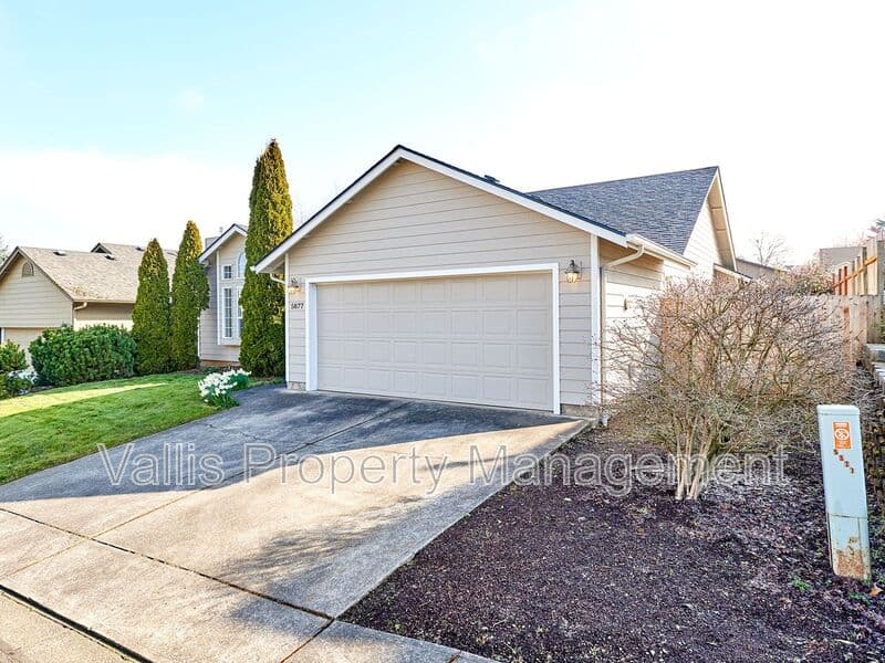 Salem House: 5877 Cobalt Loop Southeast