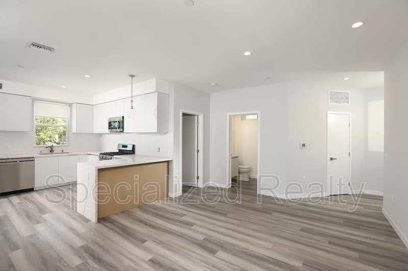 Los Angeles Townhome: 1406 Eagle Vista Drive