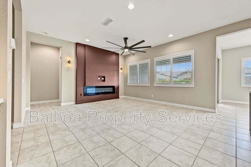 Queen Creek House: 20547 E Via De Colina