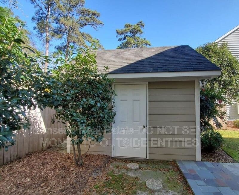 Fayetteville House: 2012 Fig Ct.