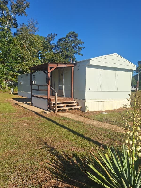 Sumter House: 4627 Blanche Rd