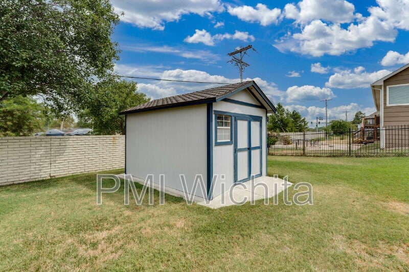 Wichita House: 6514 W Briarwood Ave