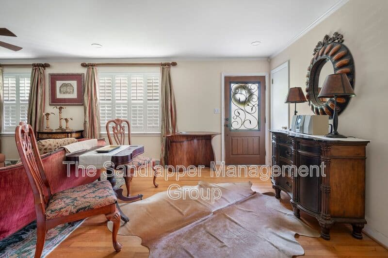 Charleston House: 1652 Boone Hall Drive