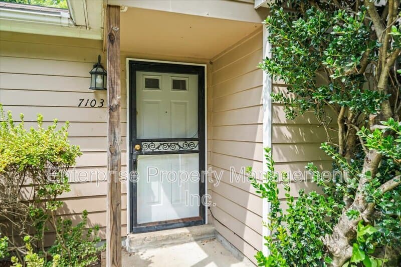 Memphis House: 7103 Tagen Dr