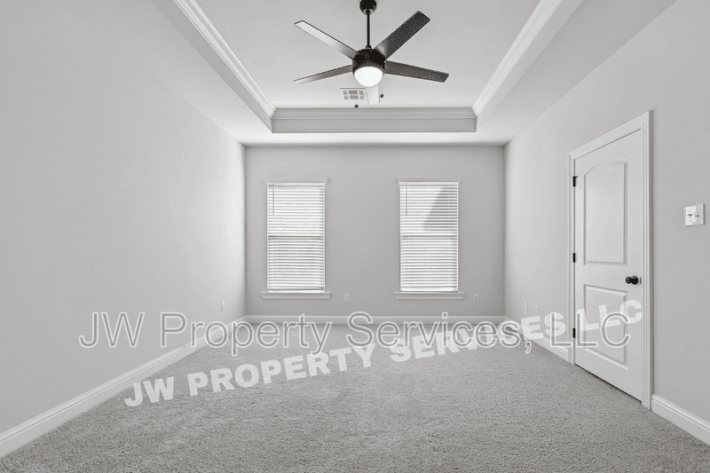 Hammond House: 44208 Huntley Rd