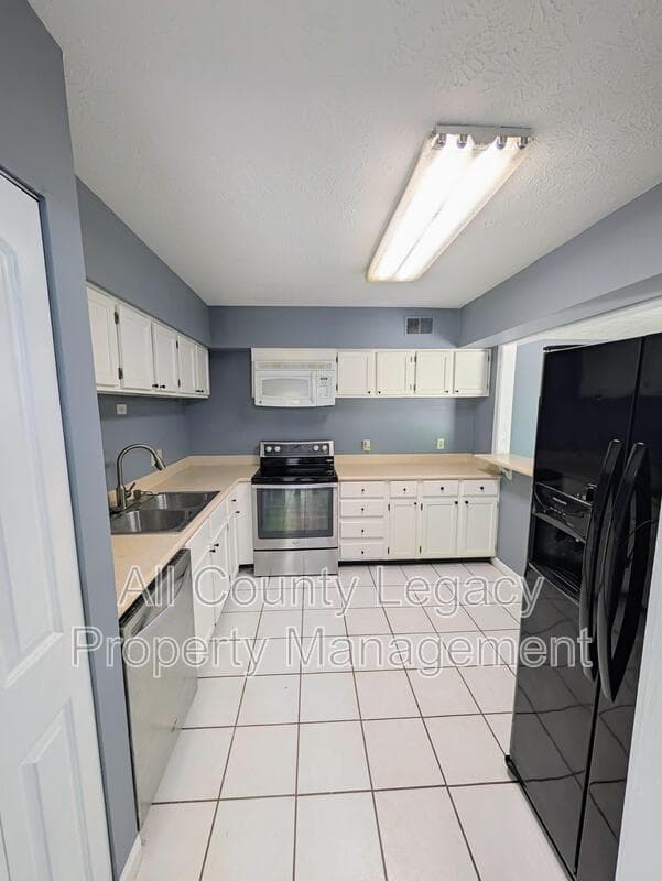 Athens Condo: 168 Scandia Cir