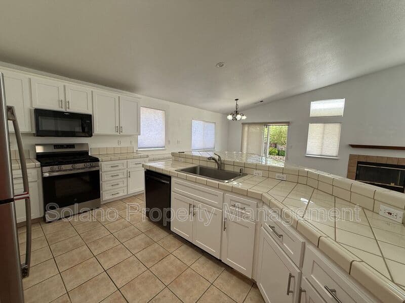 Dixon House: 1030 Windmill Dr