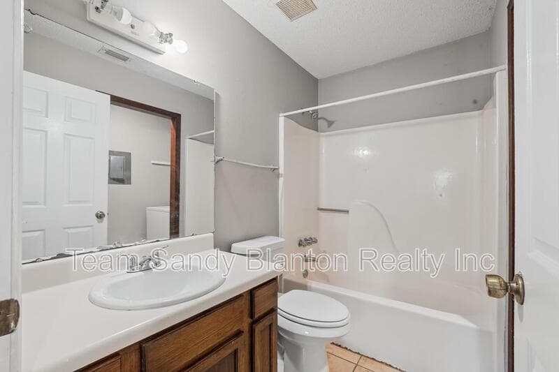 Pensacola House: 455 Stara Circle
