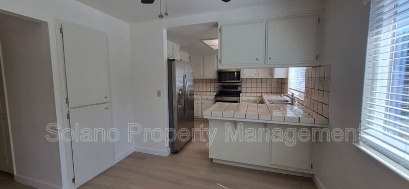 Fairfield House: 5023 Oakbrook Cir