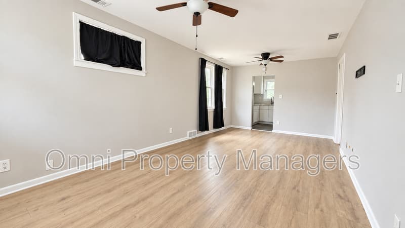warren House: 8030 Chalmers Ave