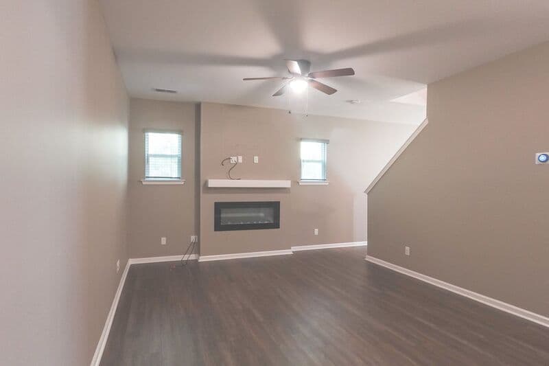 Richmond Hill House: 34 Crown Ct