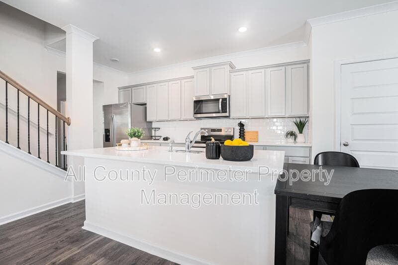 Loganville House: 607 Silver Moon Drive