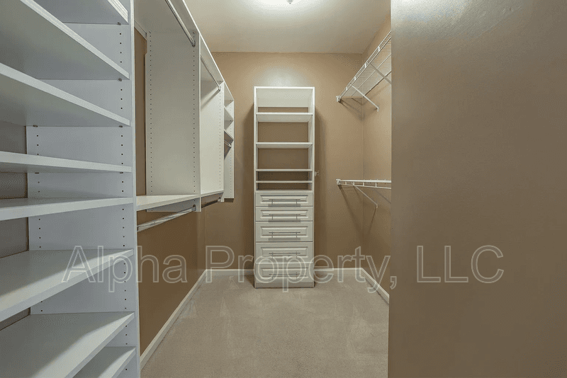 Greer House: 209 Birchleaf Ln
