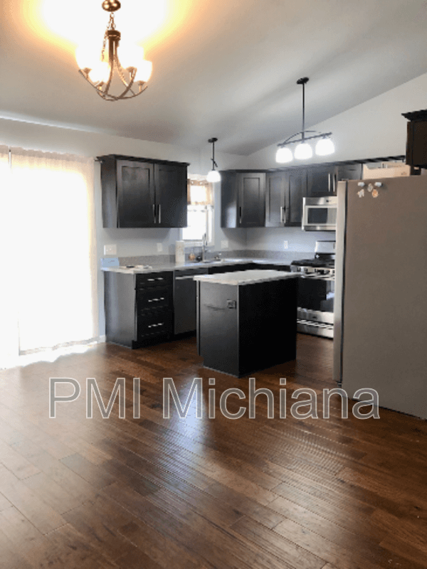 South Bend House: 51689 Melwood Ct