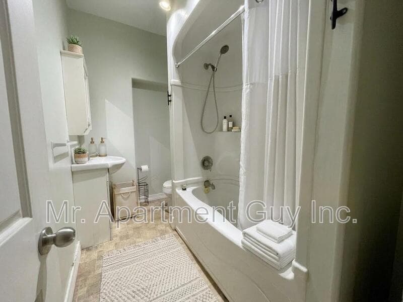 Hamilton Condo: 69 Victoria Avenue North