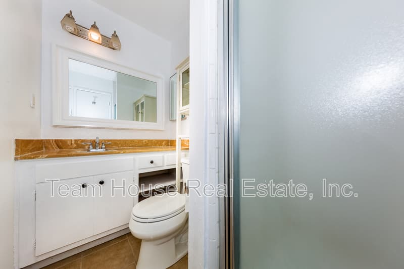 Santa Clarita House: 22327 Espuella Drive