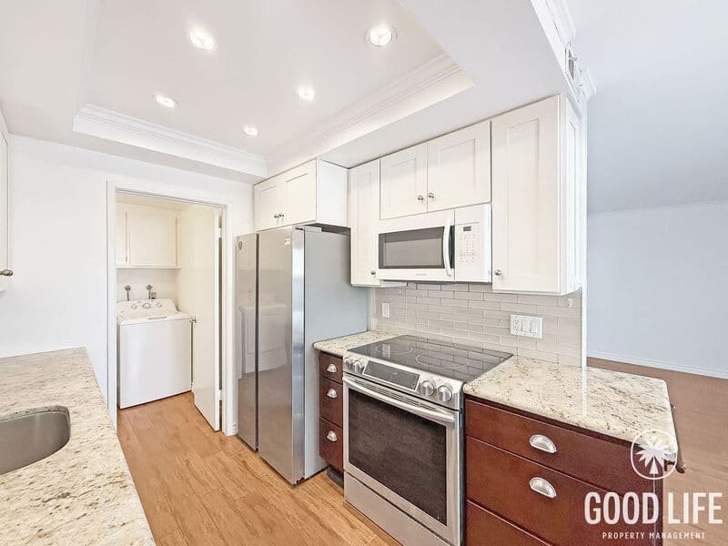 Oceanside Townhome: 827 Shelter Cove Way