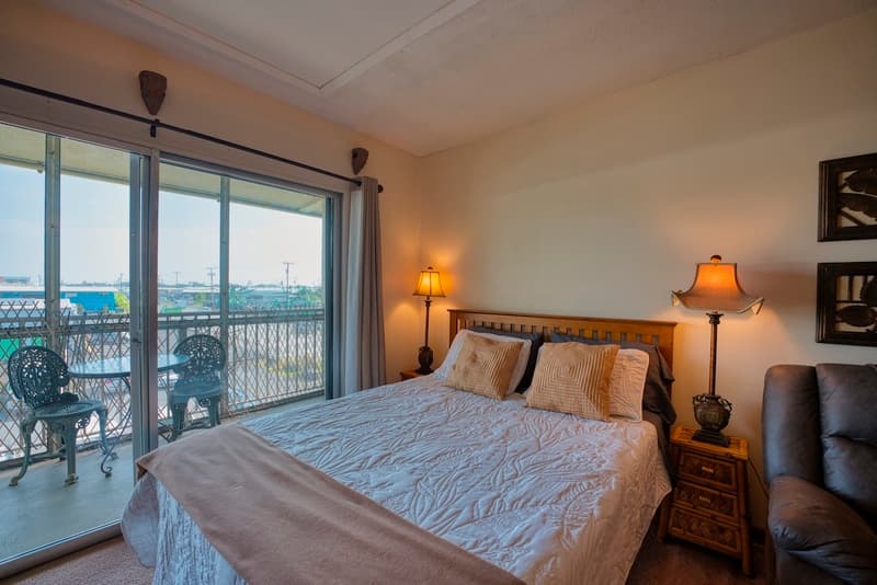 Hilo Condo: 355 Kalanianaole Avenue #304