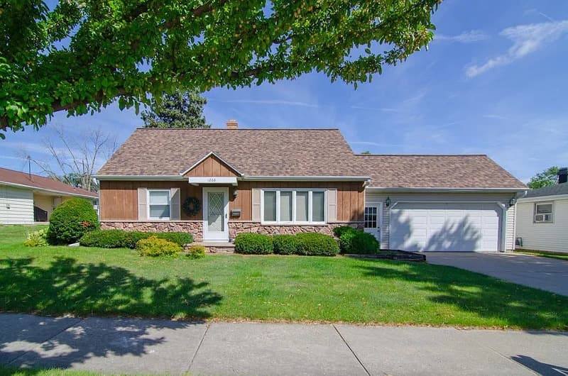Green Bay House: 1266 Shadow Lane