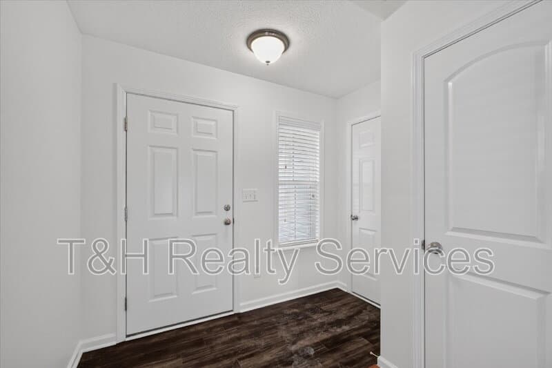 Whitestown House: 5771 White Pine Road