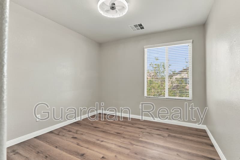 Las Vegas House: 5582 Grinding Rock Way