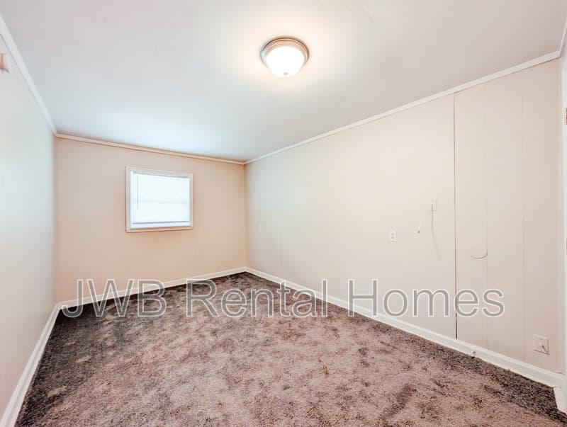 Jacksonville House: 8740 Free Ave