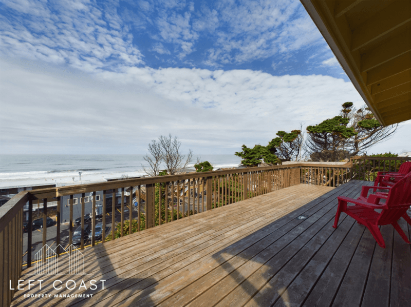Lincoln City House: 1033 Northwest Inlet Avenue