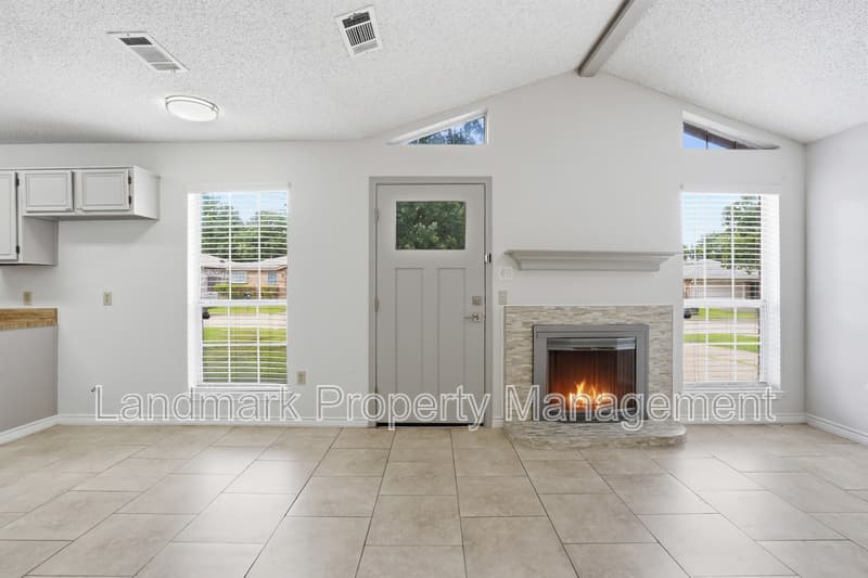 Mansfield House: 1122 Hidden Creek Drive