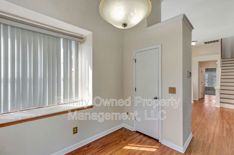 Summerville House: 106 Quest Street