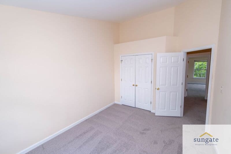 Rosedale Townhome: 11 Hallsdale Ct