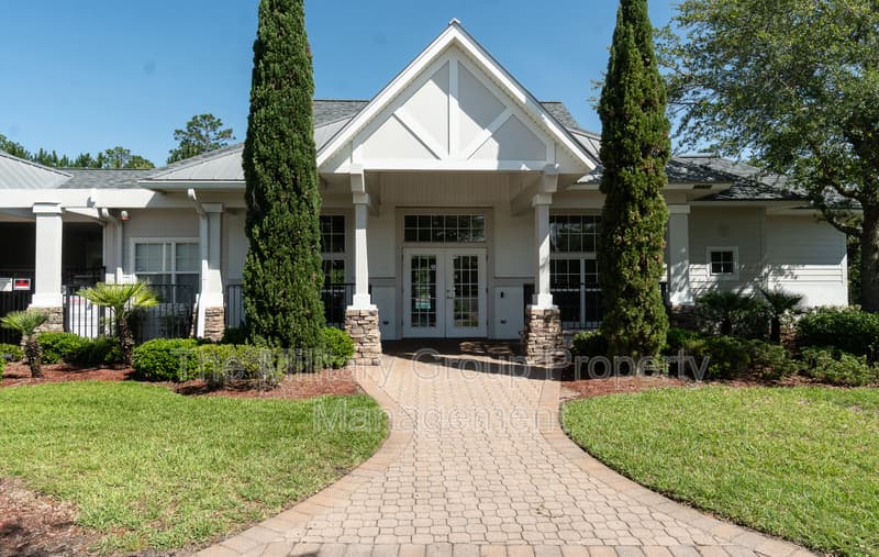 Jacksonville House: 15729 Equine Gait Dr