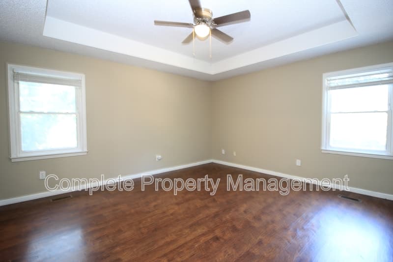 Calera House: 120 Southern Hills Circle