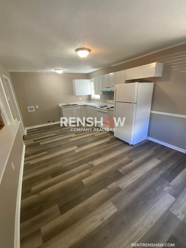 Dyersburg House: 1539 Defoe Rd