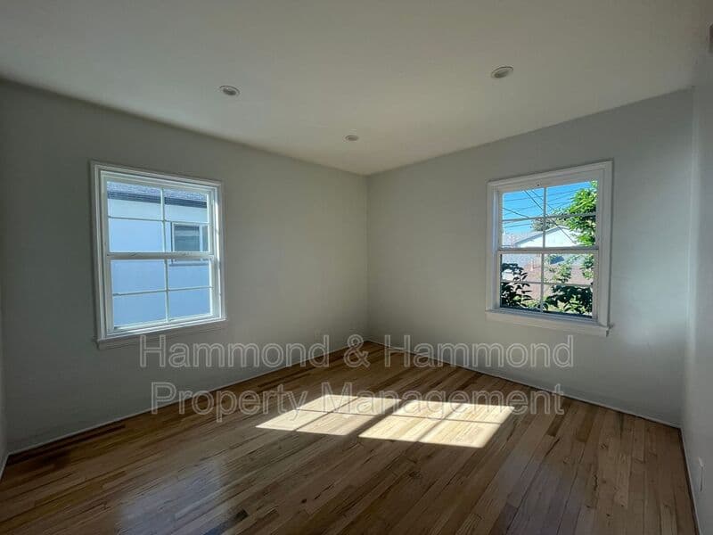North Hollywood Condo: 11685 Chandler Blvd.