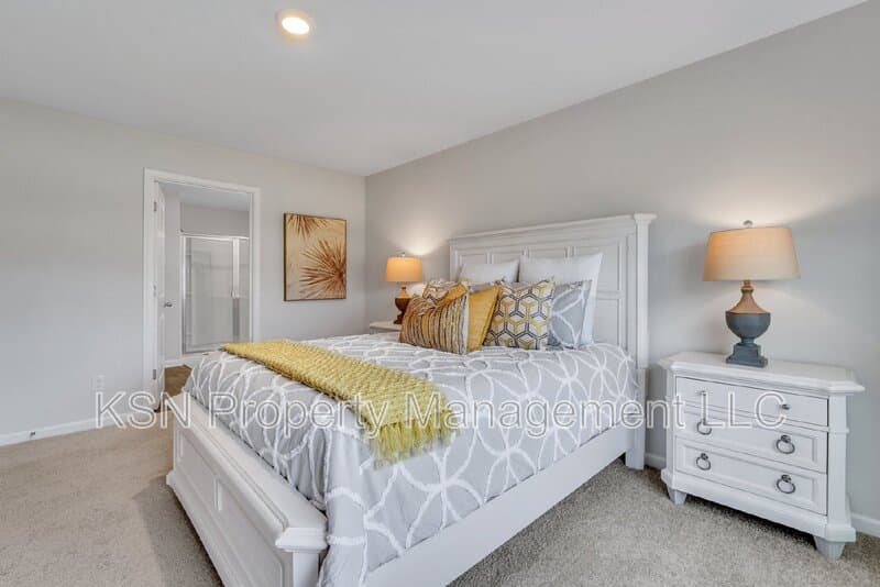 Bloomingdale House: 224 Skylark Rd