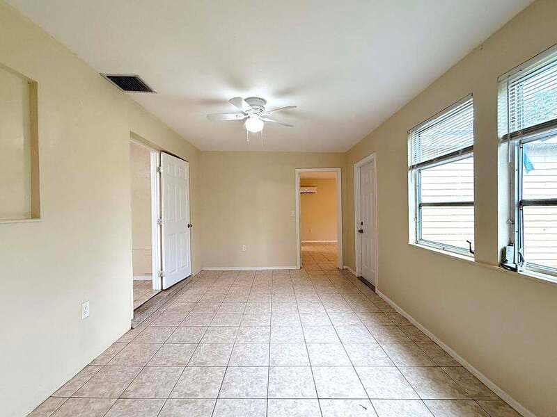 Fort Myers House: 2985 Saint Charles Street