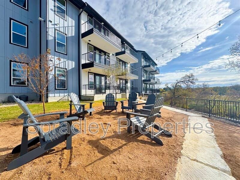 Belton Condo: 710 Shine St