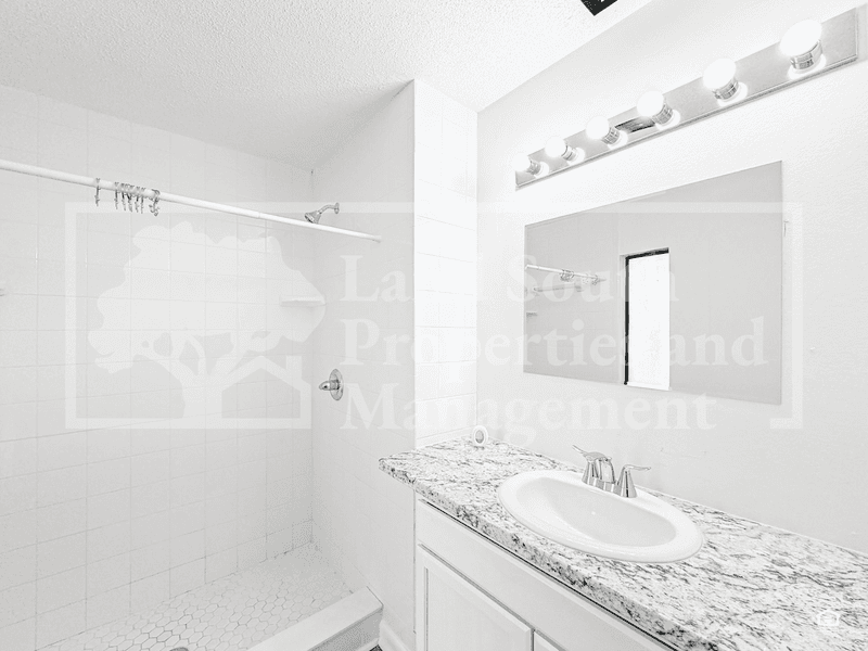 Lakeland House: 2417 Carolina Avenue