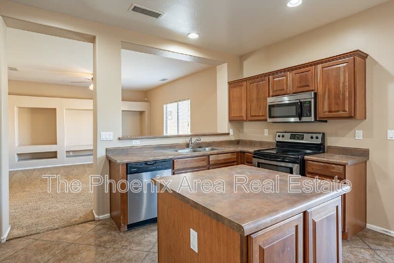 Maricopa House: 44626 W Yucca Ln