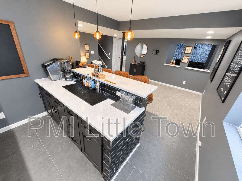 Aurora House: 24646 East Florida Avenue