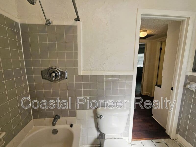Tampa House: 7301 N 13th St